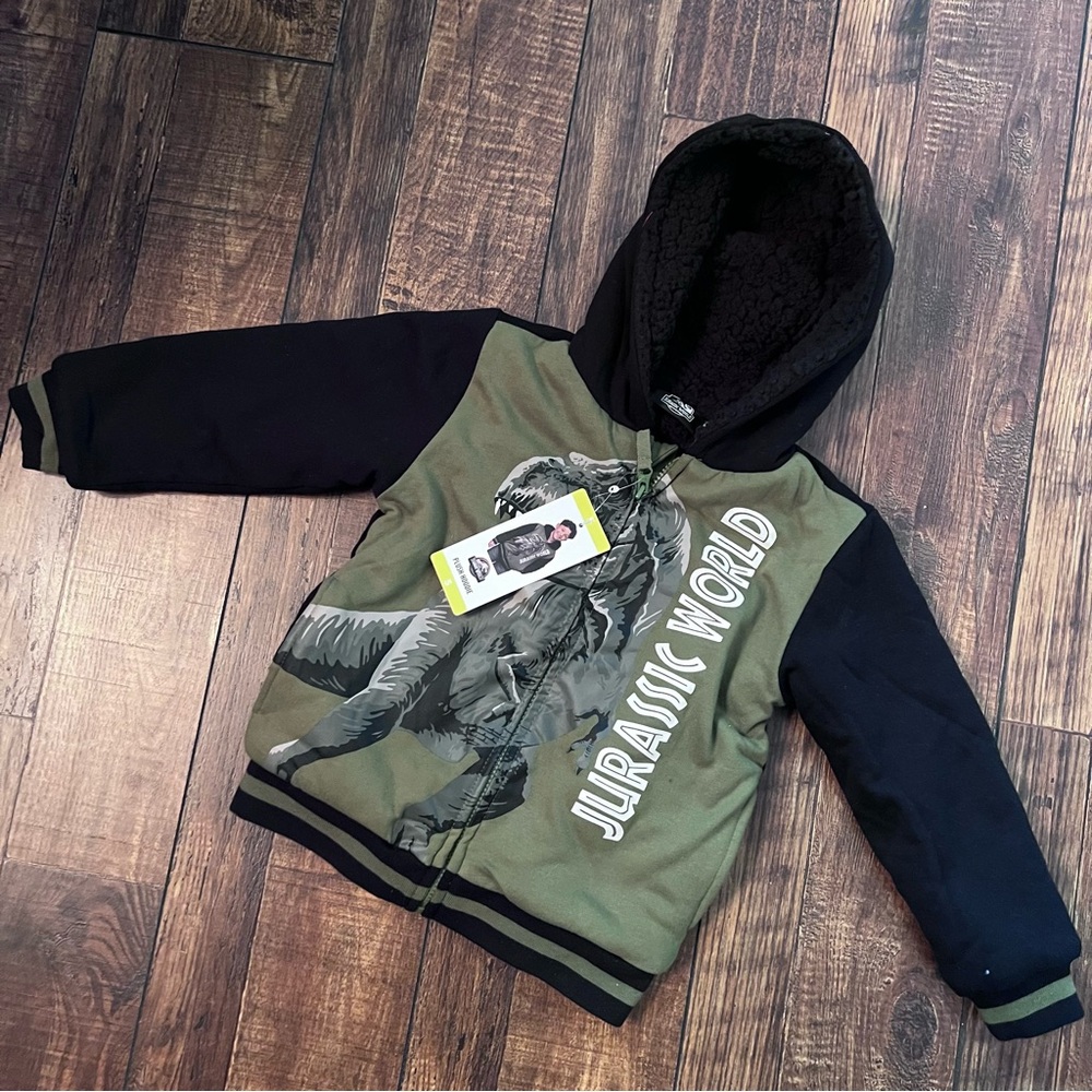 🆕 Jurassic World jacket with cozy sherpa lining
